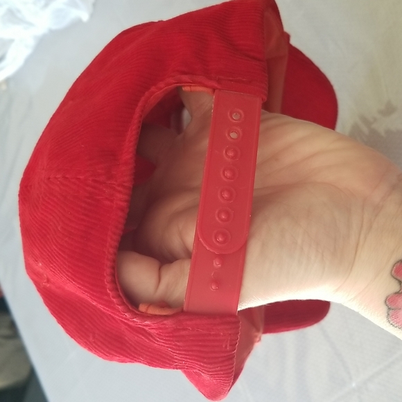 Corduroy 1970s Vintage Hat for Men with Vintage Pins - Picture 10 of 16